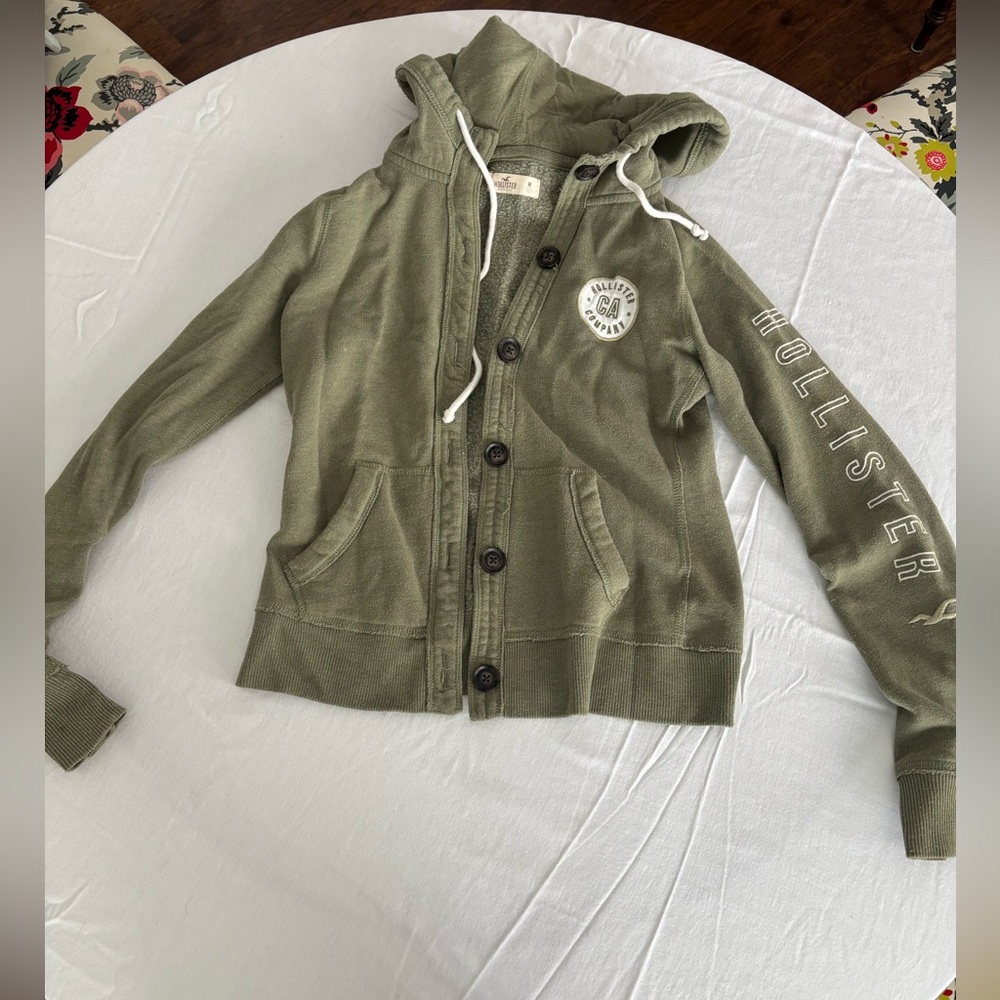 Green Hollister Sweater 🌿
